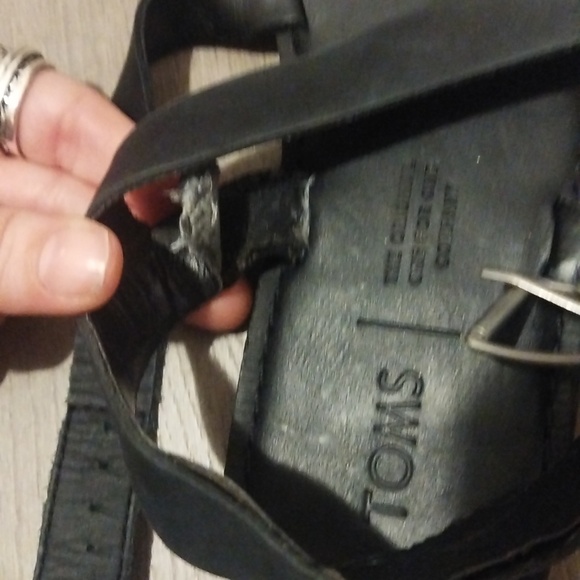 2/15$**TOMS** leather sandals - Picture 4 of 6